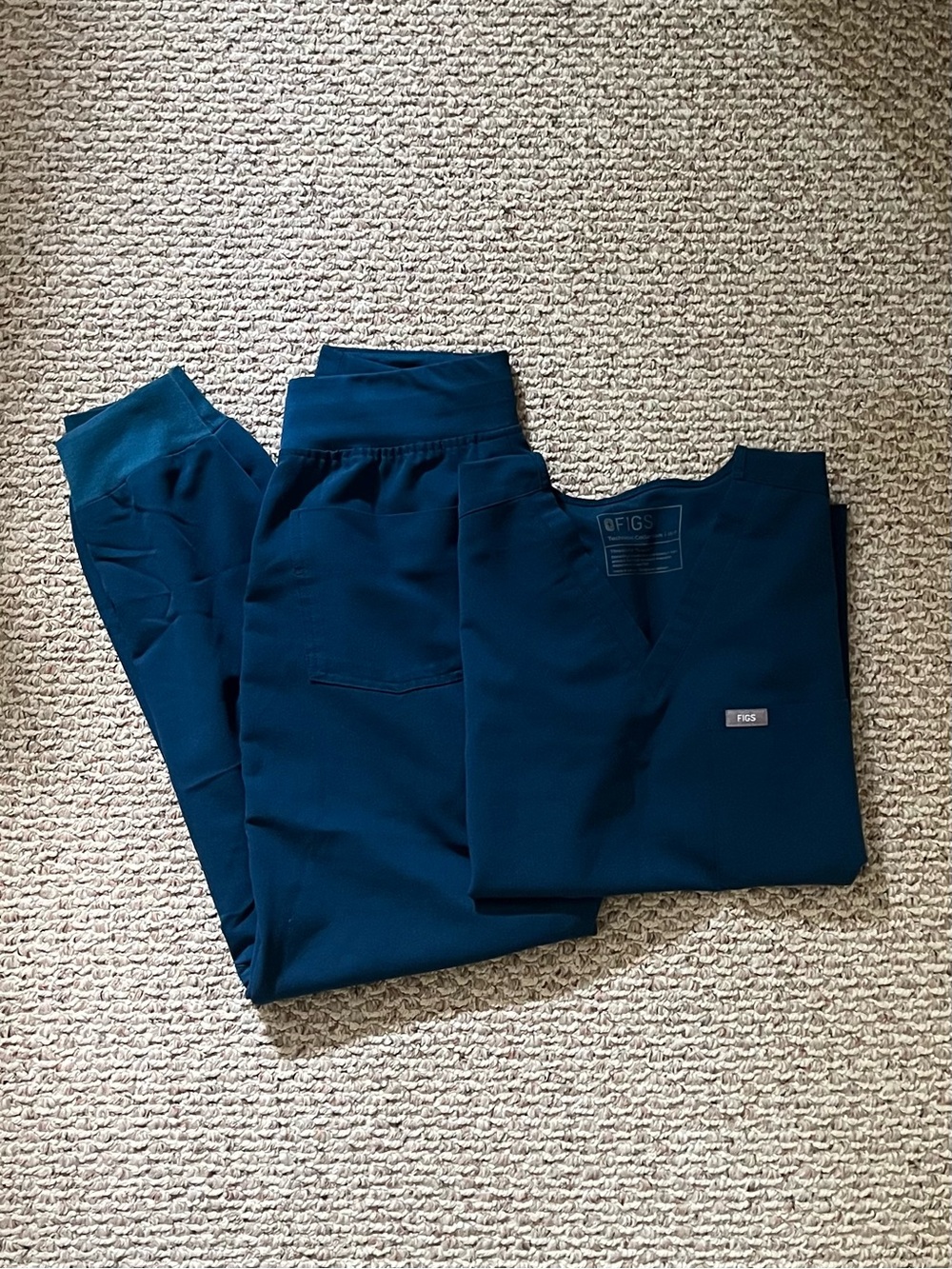 FIGS Women’s Carribean Blue Scrub Set
